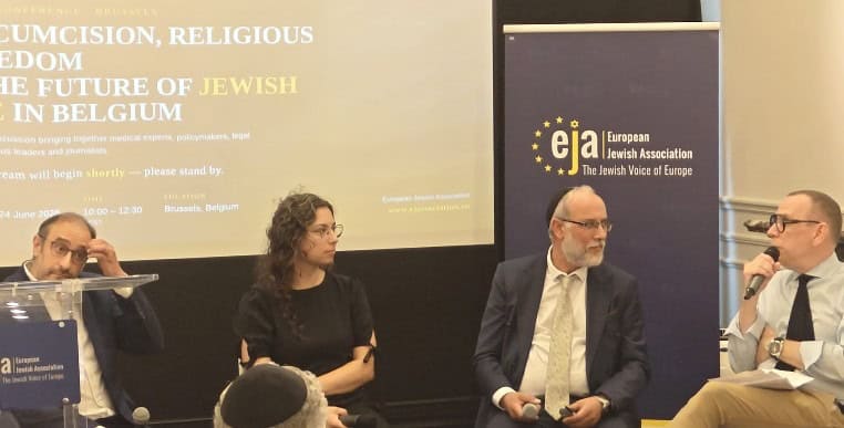 Paneldiscussie over medische aspecten van besnijdenis in België.