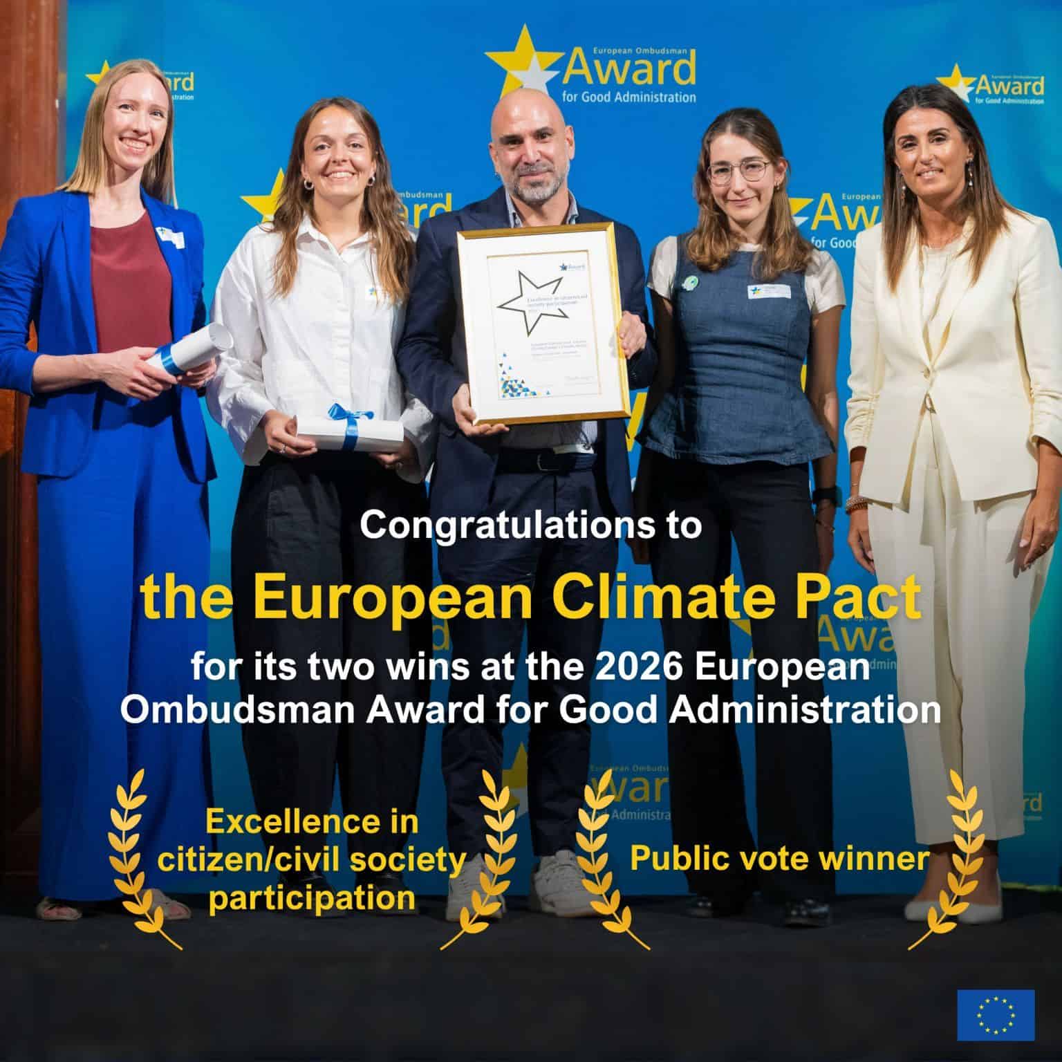 Groepsfoto van prijswinnaars Europese klimaatpact met onderscheiding.