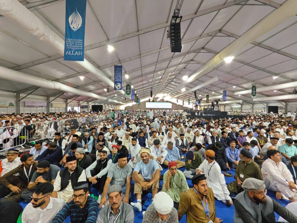 267.596 nieuwe toetredingen en hulp aan 2,5 miljoen mensen in jaaroverzicht van Ahmadiyya