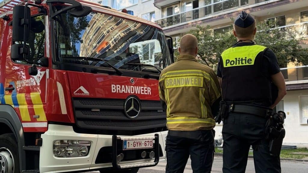 Brandweer en politie bij brand op Linkeroever.