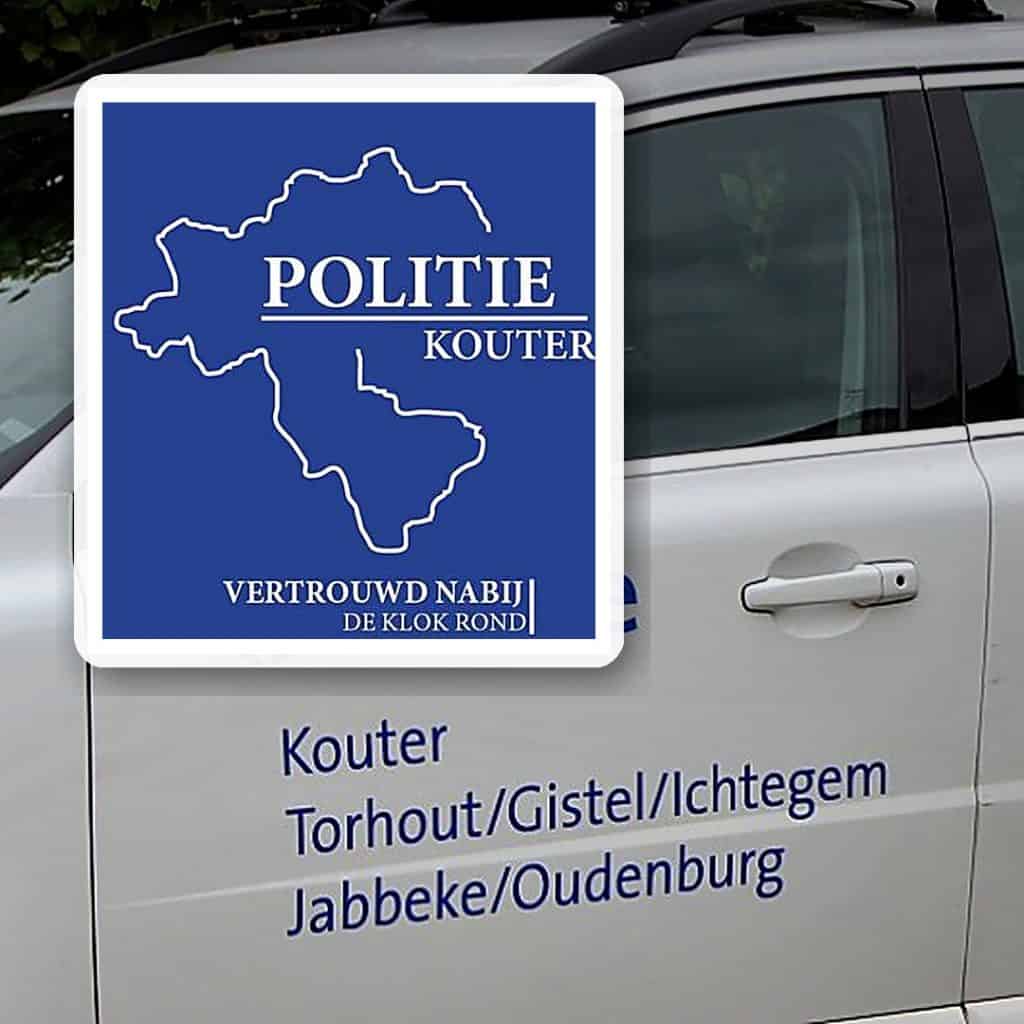 Politie Kouter logo op politiewagen in Ichtegem.