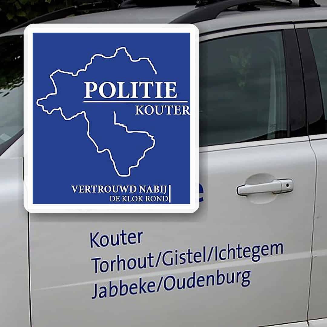 Politie Kouter logo op politiewagen in Ichtegem.