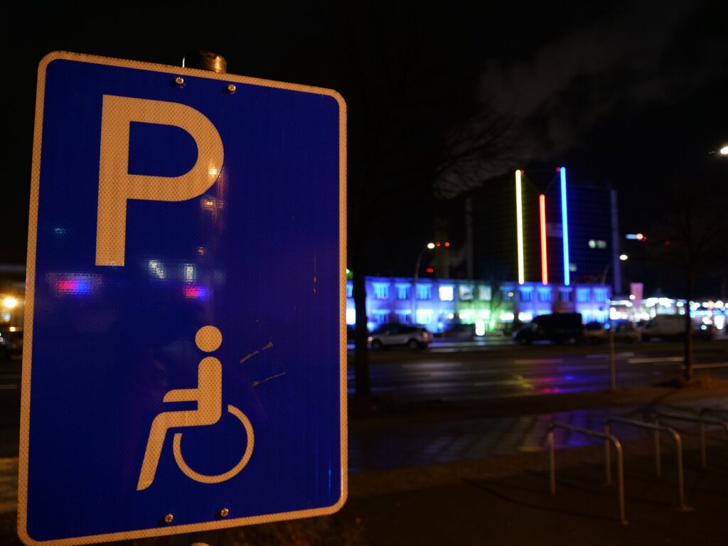 Italië zet eerste formele stap naar Europese Disability Card en parkeerkaart voor personen met een handicap