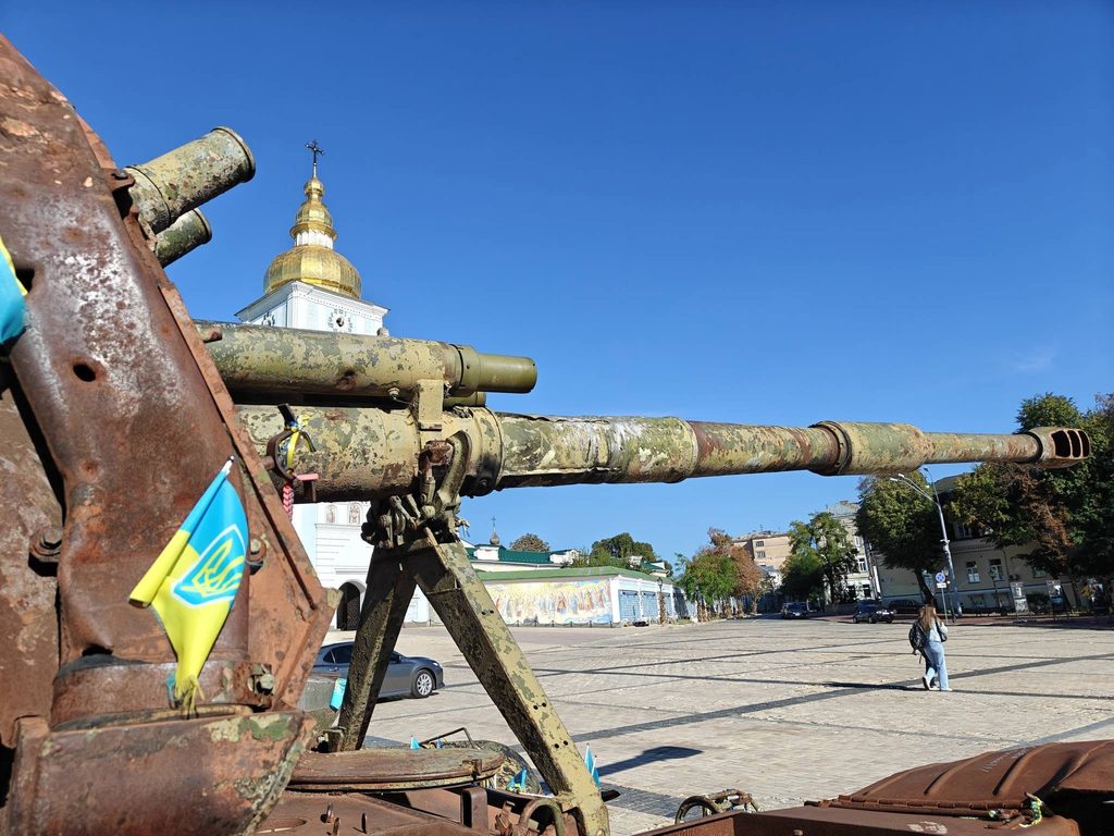 Vernietigde pantservoertuigen en raketsporen maakten van Kiev zelf mijn eerste journalistieke dossier