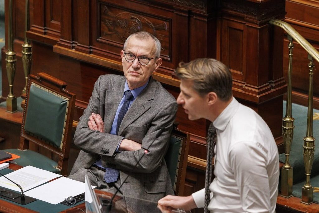 258 miljoen euro aan ziekte-uitkeringen in het buitenland: wat bewijzen de cijfers van Axel Ronse?