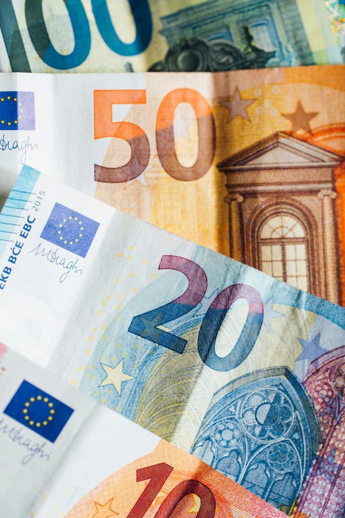 Deur geforceerd, glas gebroken: inbrekers stelen geld uit frituur in Gistel