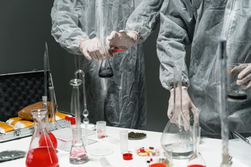 Drugslab in een woonwijk in Mol: wat de aanhoudingen duidelijk maken en welke vragen openblijven