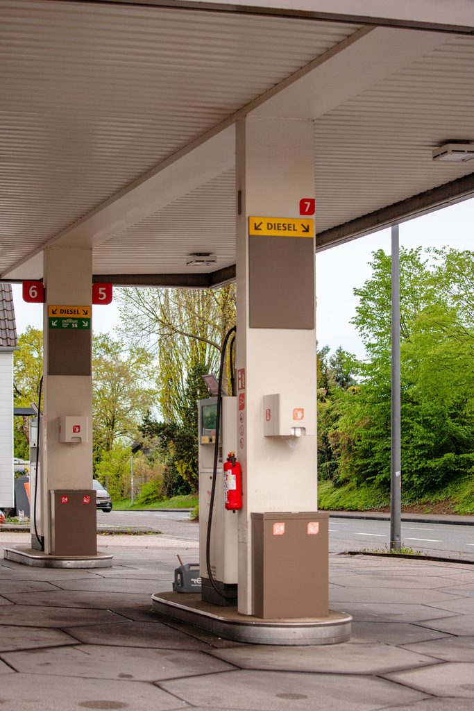 Jongen van 16 gewond bij botsing aan tankstation in Torhout