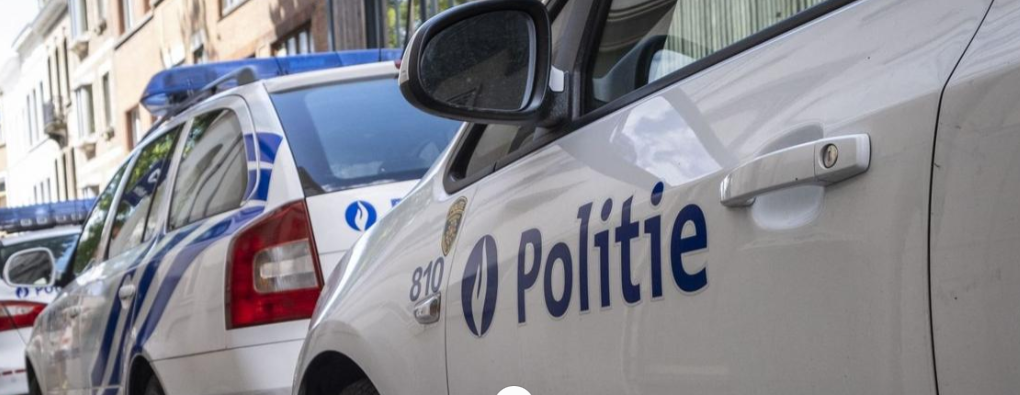 84,4 kilo cocaïne in vakantieverblijf, gewapende nepagenten slaan toe en nieuwe aanhoudingen in drugsdossiers: justitie grijpt in op verschillende fronten